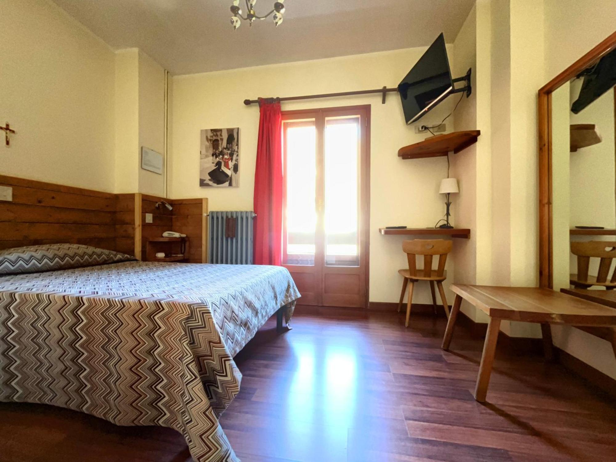 Hotel Garni Mille Pini Скано Екстериор снимка
